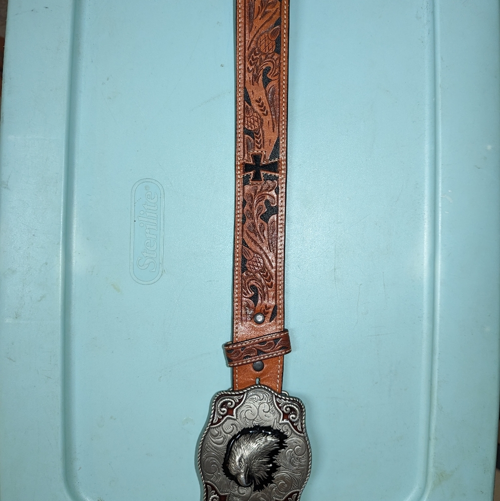 VINTAGE MENS HAND TOOLED  LEATHER BELT